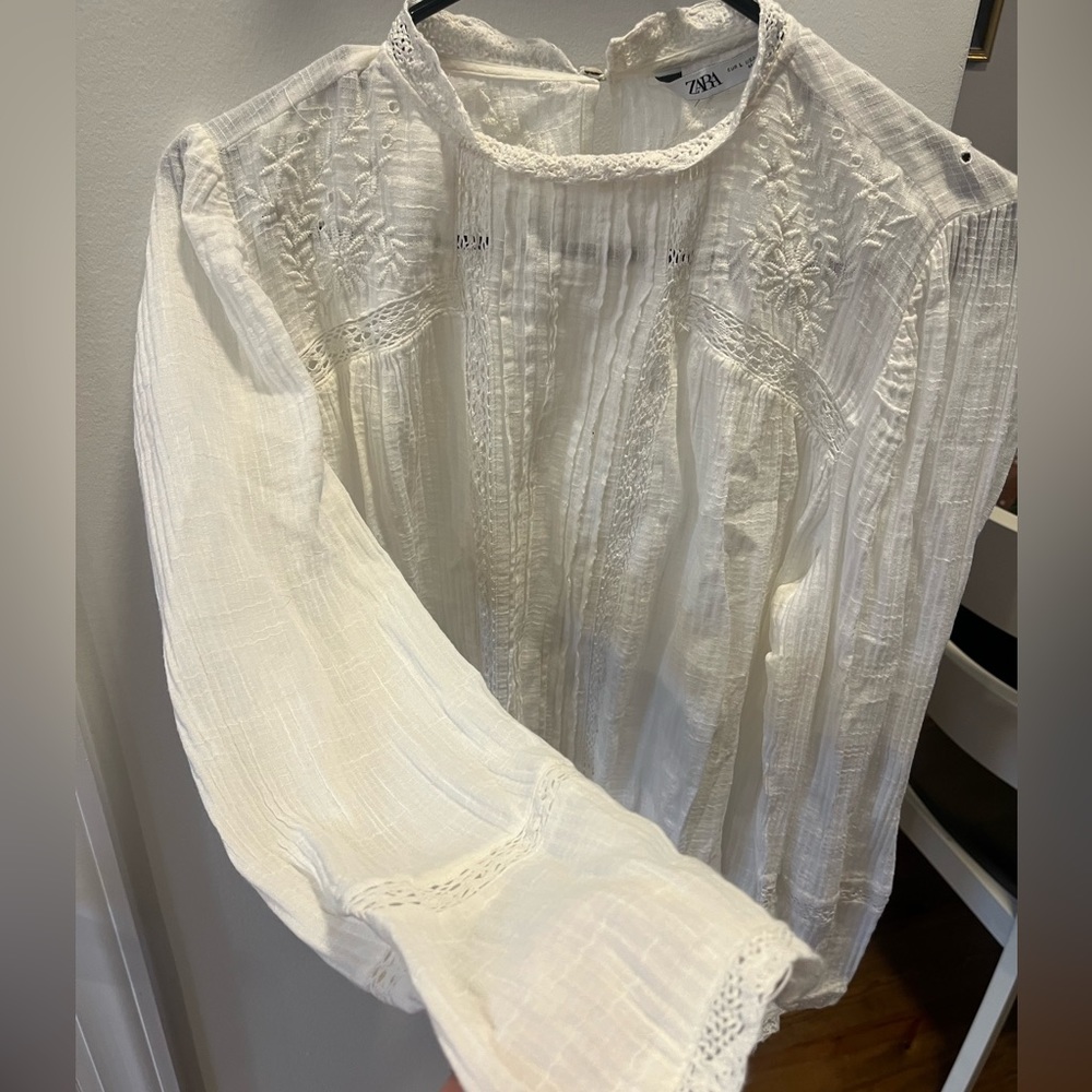 Zara white long sleeve blouse with floral lace size L - Picture 5 of 6